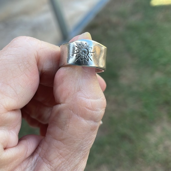 Lisa Leonard - Picture 6 of 8